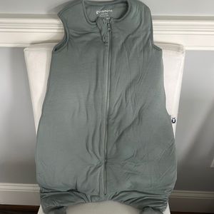 NWOT Gunamuna sleep bag walker duvet in sage green. 18-24 mo. Perfect condition